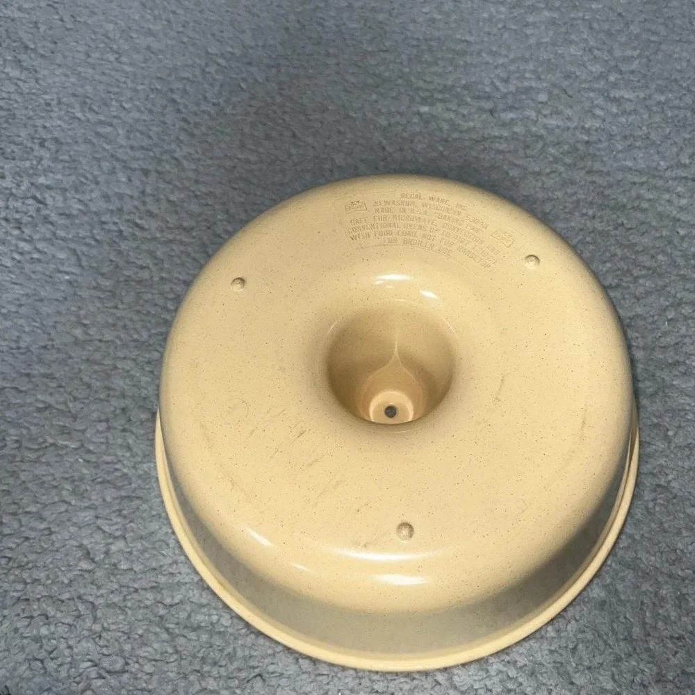 VTG Regal Ware Microwave Melamine Bundt Cake‎ Baking Pan Speckled Almond